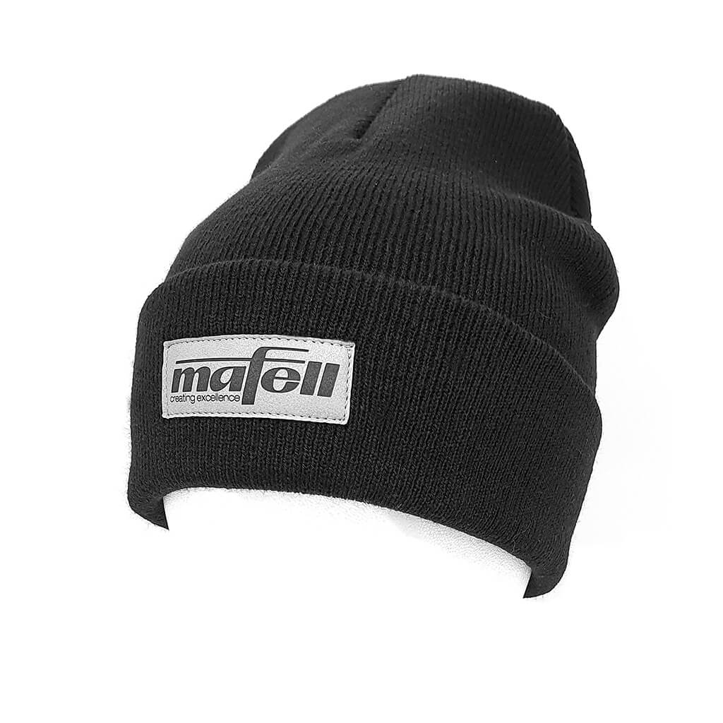 Schwarze MAFELL Strickmütze mit grauem Lederpatch Frontansicht