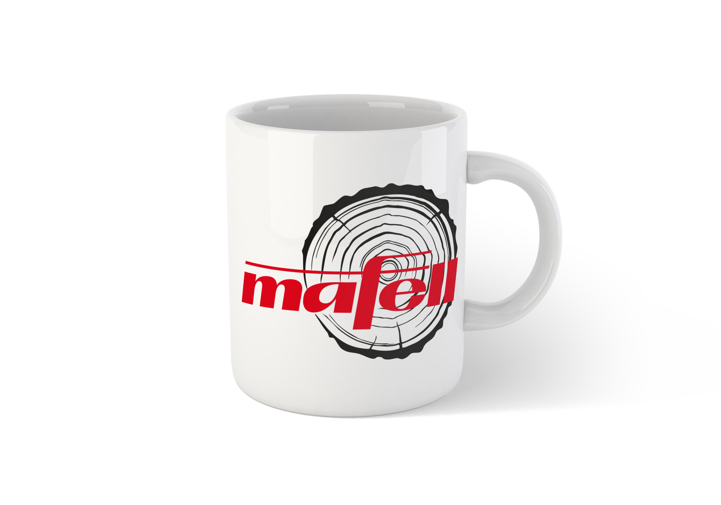 Weißer MAFELL Fanbecher mit schwarzer Holzscheibe und Logo